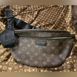 LVee bumbag Fanny pack bag purse HUGE and looks great 😍😍💕🔥
